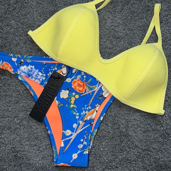 TRIANGL Bikini Set - Picture 1 of 11